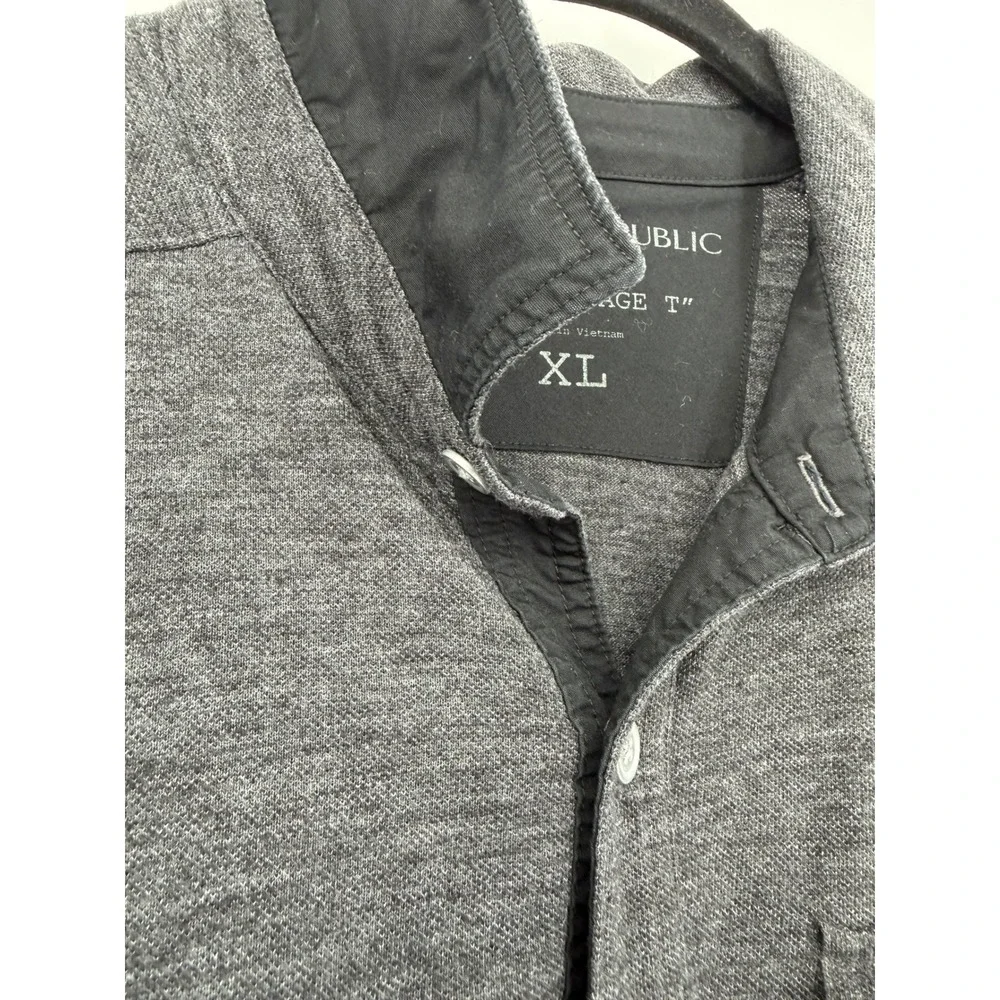 Banana Republic The Vintage T Mens XL Gray Knit Button Up Roll Tab Sleeve Shirt